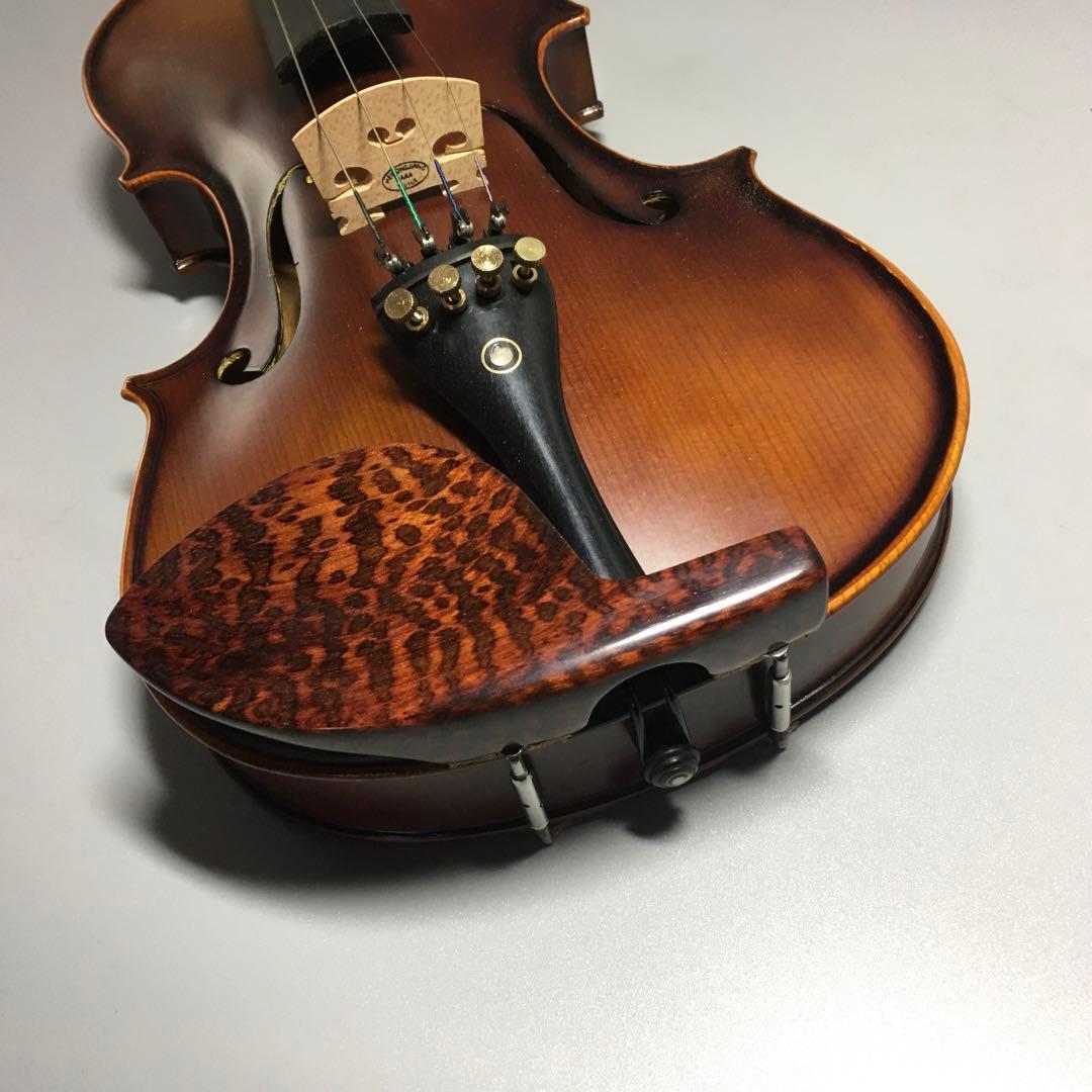 バイオリンフィッティング用アクセサリー　顎当て　スネークウッド　クローソンタイプ