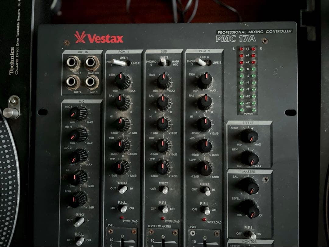 ターンテーブル2台 SL1200MK3 、ミキサー Vestax PMC17A