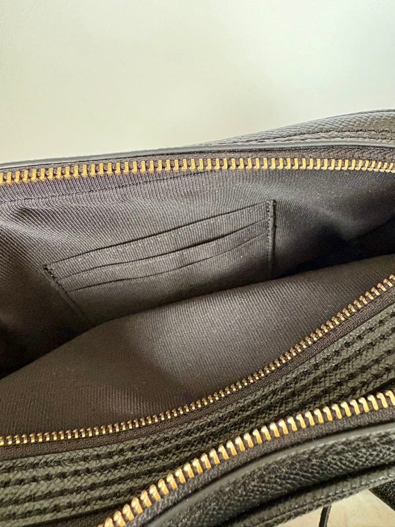 FURLA　フルラ　ショルダーバッグ　ダブルファスナー　レザー　ブラック