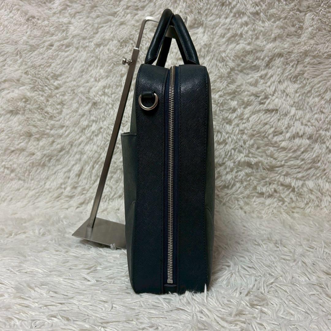 ペッレモルビダ キャピターノ ブリーフケース　ビジネスバッグ