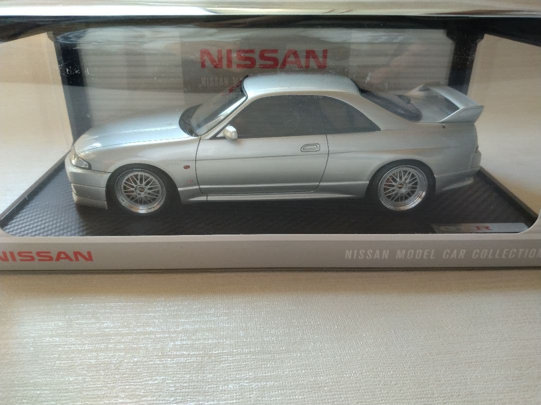 カッキー　1/18 ニッサン スカイライン GT-R BCNR33