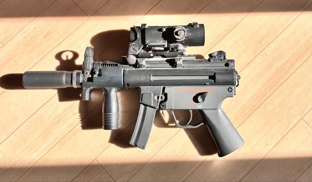 東京マルイ 電動ガン MP5k(サプレッサー、 4倍スコープ付き)