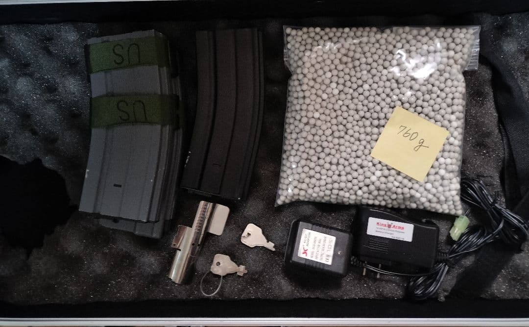 M4A1 エアガン King Arms + 760g 専用BB弾、キャリ付き