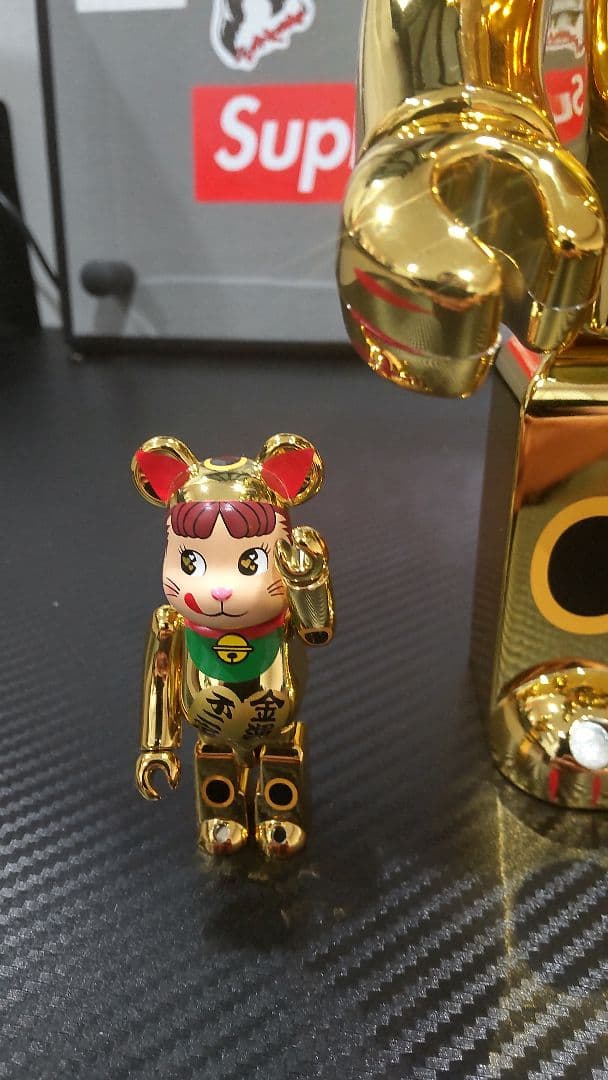 新品同様　ペコちゃん　大と小　招き猫　ベアブリック