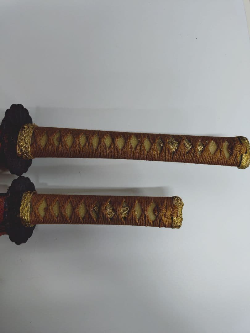 4-375 模造刀　2本　台座付き　大小　太刀　日本刀　鉄鍔