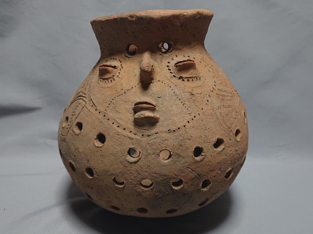 コレクター収集品　パプアニューギニア　人面素焼きの土器　燻製用