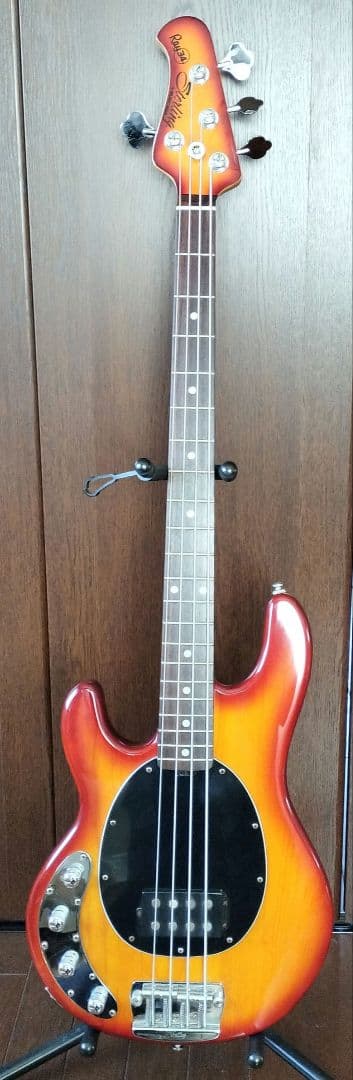レフトハンド ベース Sterling by MUSIC MAN　RAY34LH