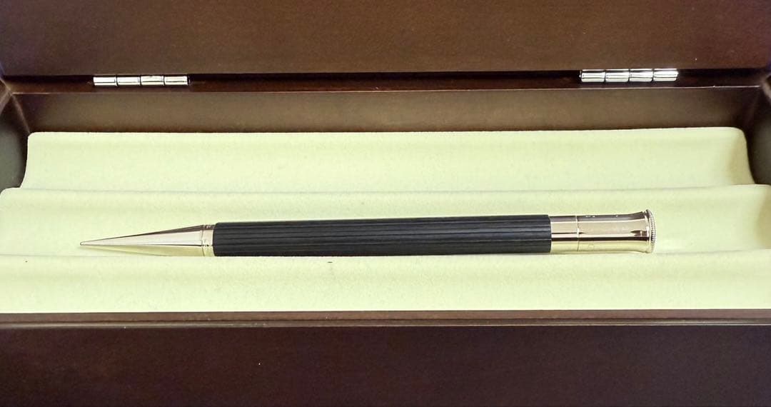 【新品・未使用】ファーバーカステル 伯爵 エボニー 0.7mm