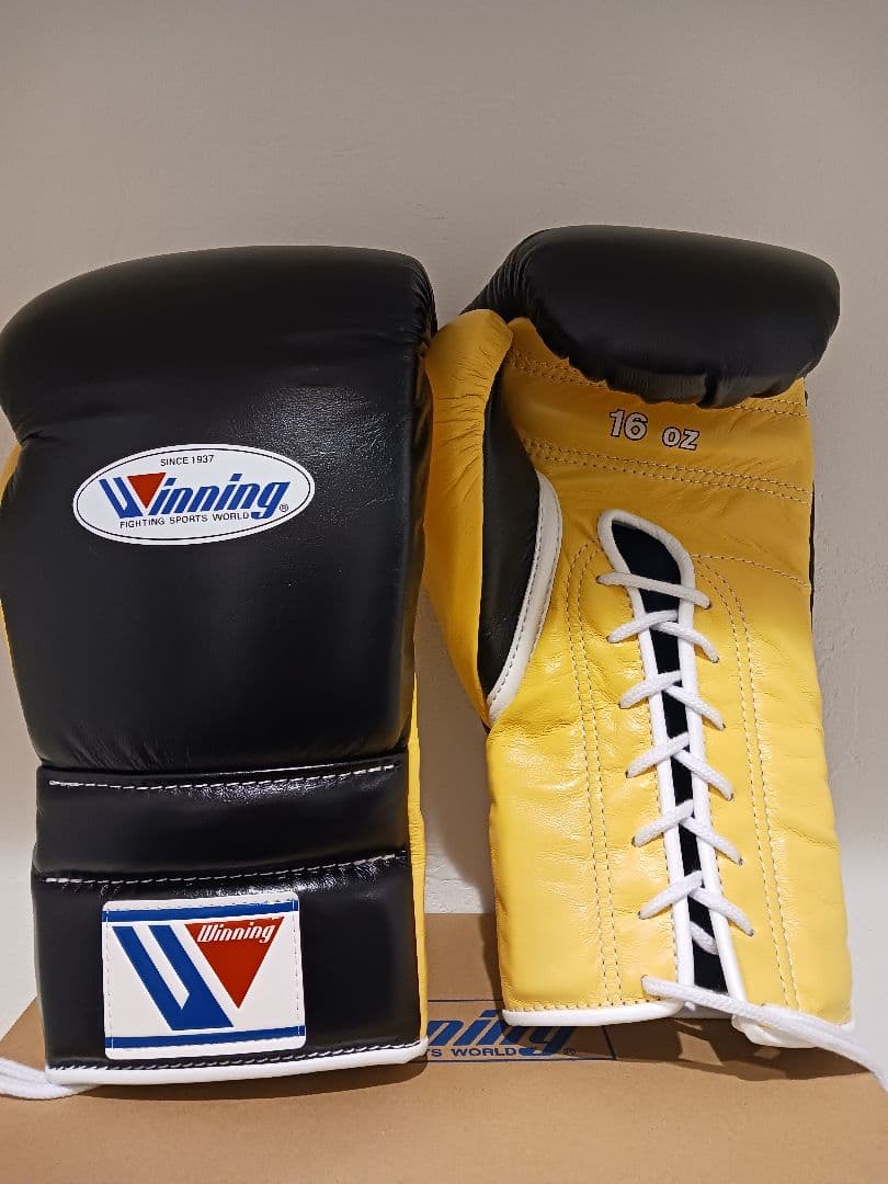 ウイニング winning ボクシンググローブ 黒／黄色　16オンス　紐式