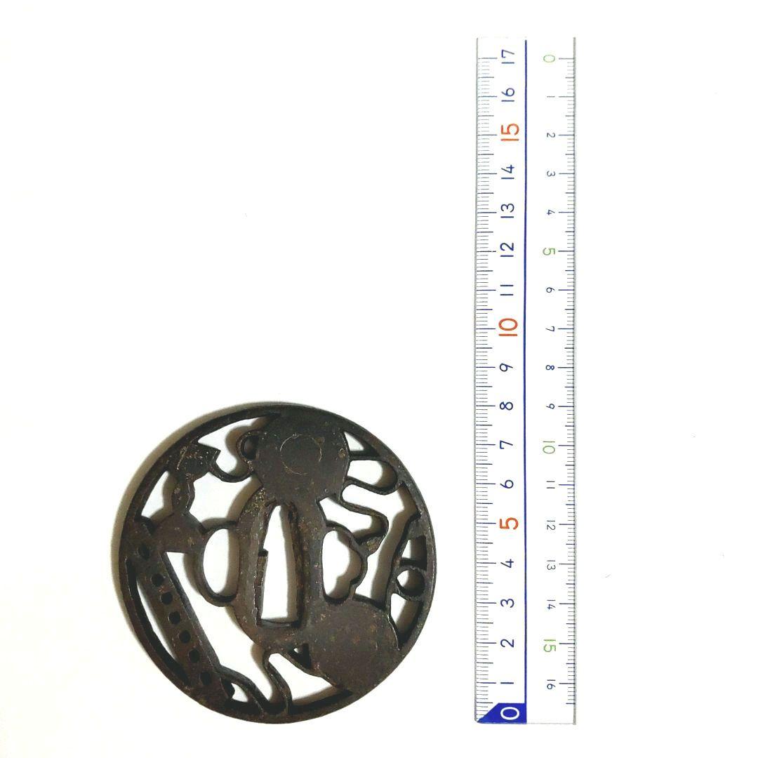 b3. 鼓と笛透し鐔　雅楽　和楽器　鉄地