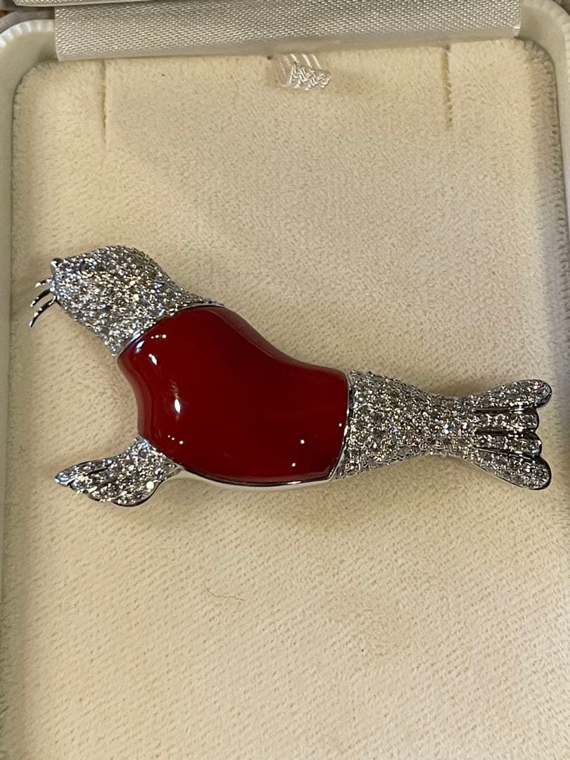 天然　血赤珊瑚　ブローチ　18K ダイヤモンド