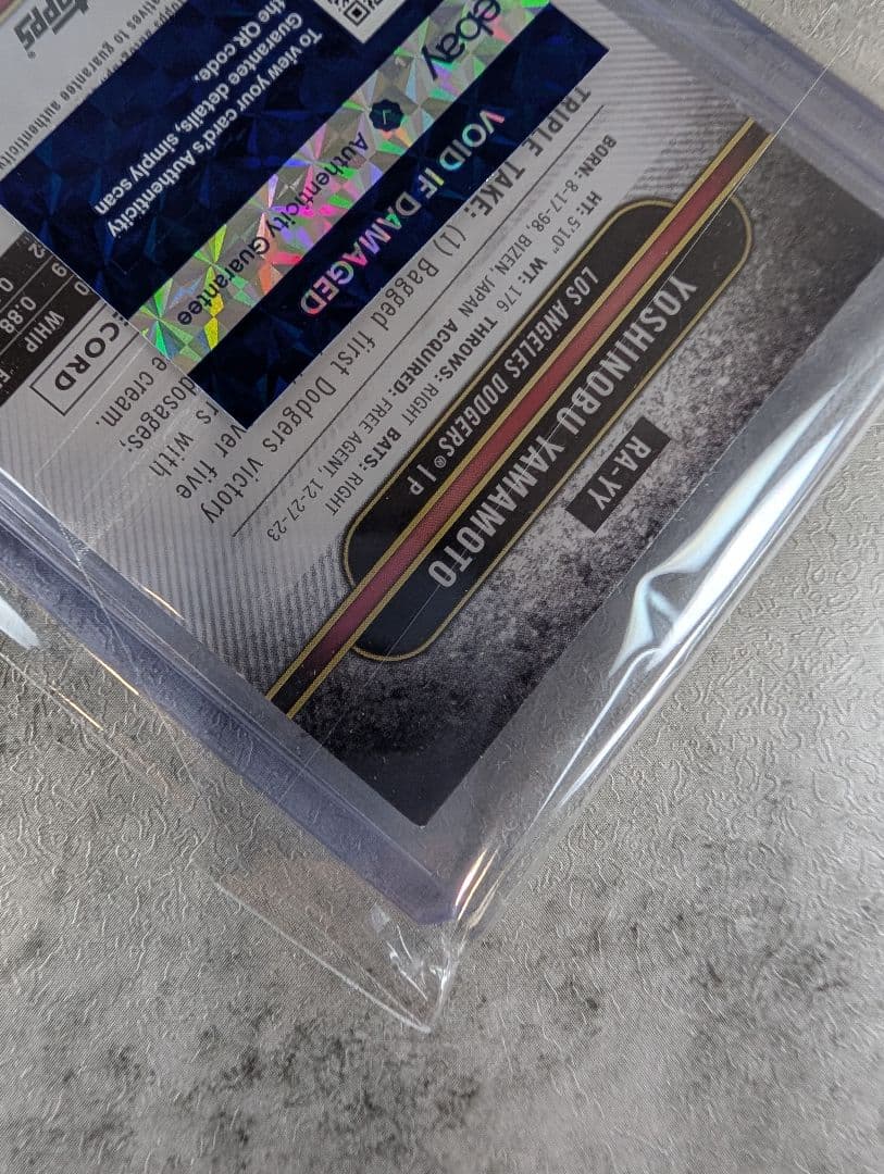 【01/50】山本由伸 直筆サイン 2024 Triple Threads