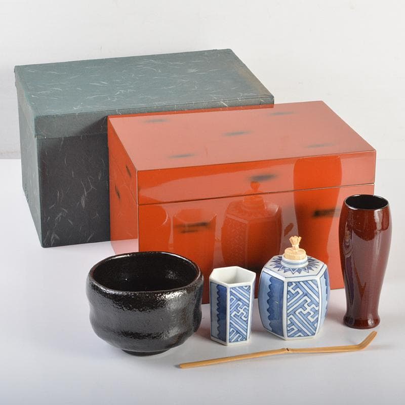 茶道具　朱塗　茶箱　黒茶碗　平安春峰作振出など　五点　一式　V　R6873