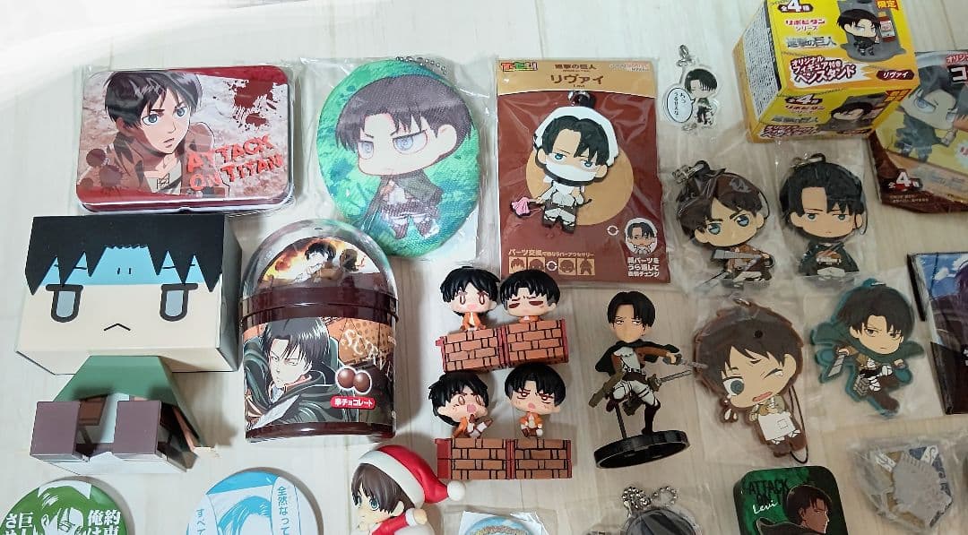 進撃の巨人 エレン・イェーガー リヴァイ兵長 グッズまとめ売り