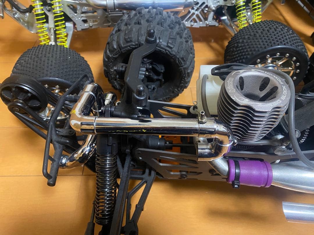 HPI サベージ　バーンバーナー製デュアルマフラー