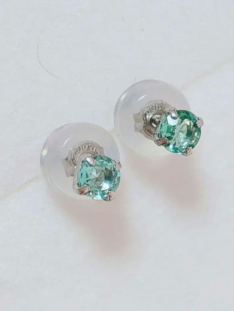 未使用品 pt900 天然エメラルド ピアス