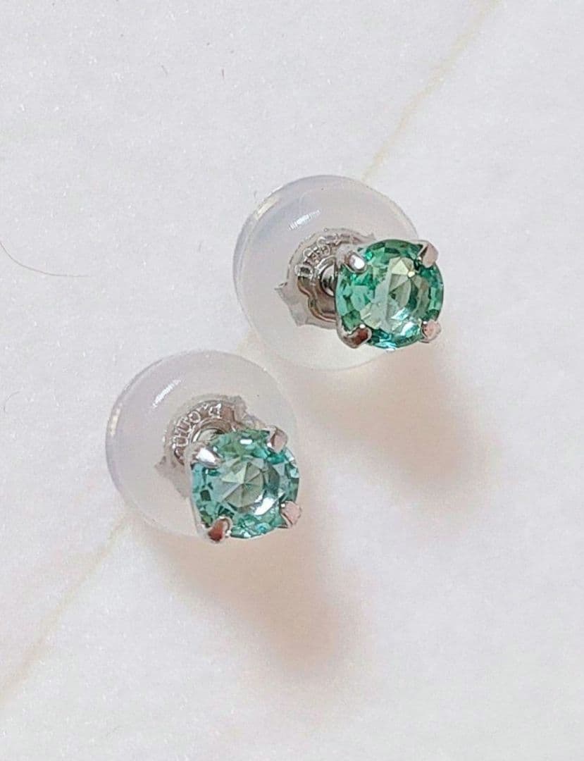 未使用品 pt900 天然エメラルド ピアス