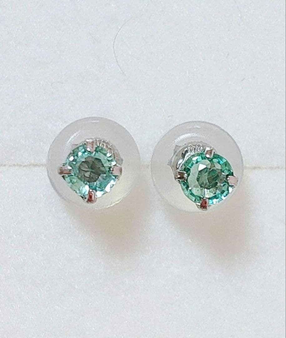 未使用品 pt900 天然エメラルド ピアス