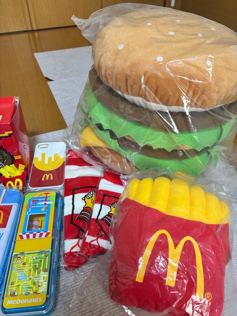 マクドナルド キャラクターグッズセット　クッション　ペンケース　ブロック