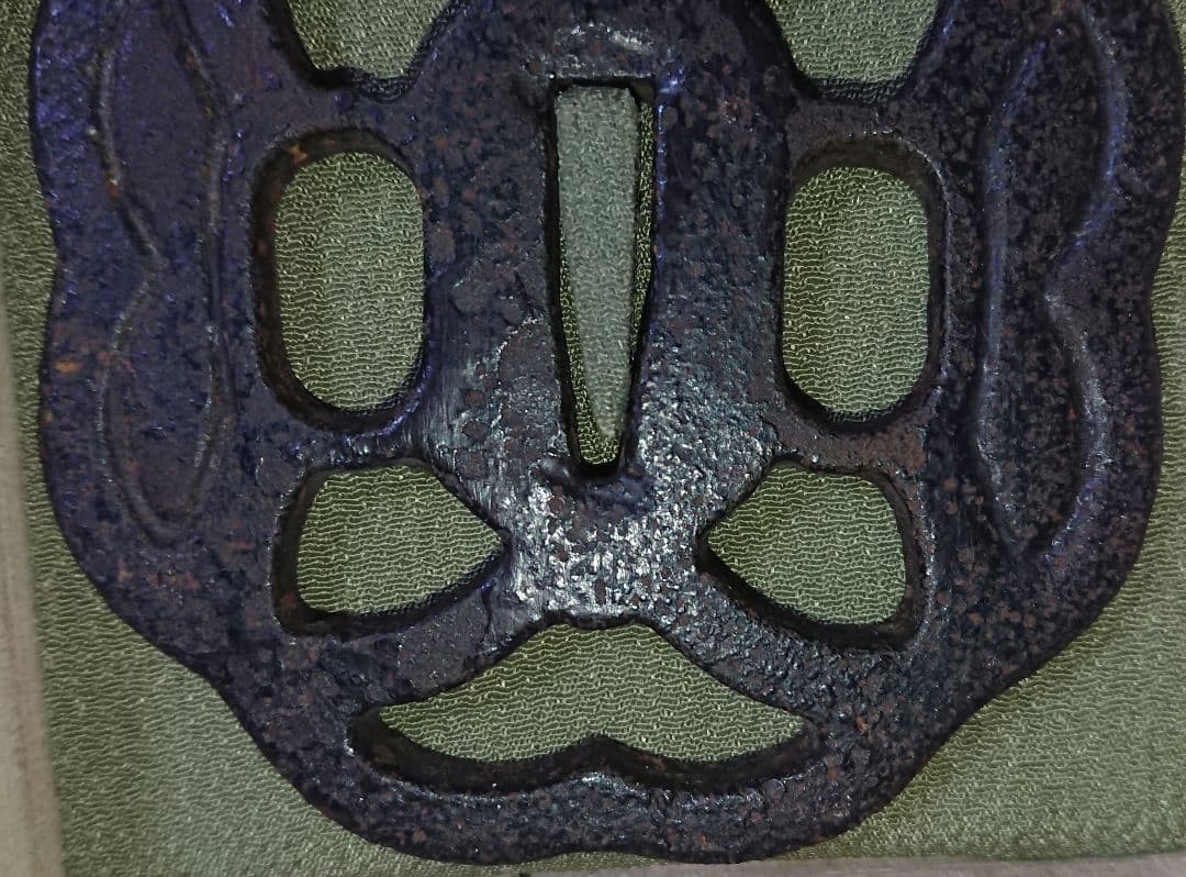 江戸時代後期 箱入り 刀鍔　縦85mm 横90mm 厚さ5mm 時代物　刀装具