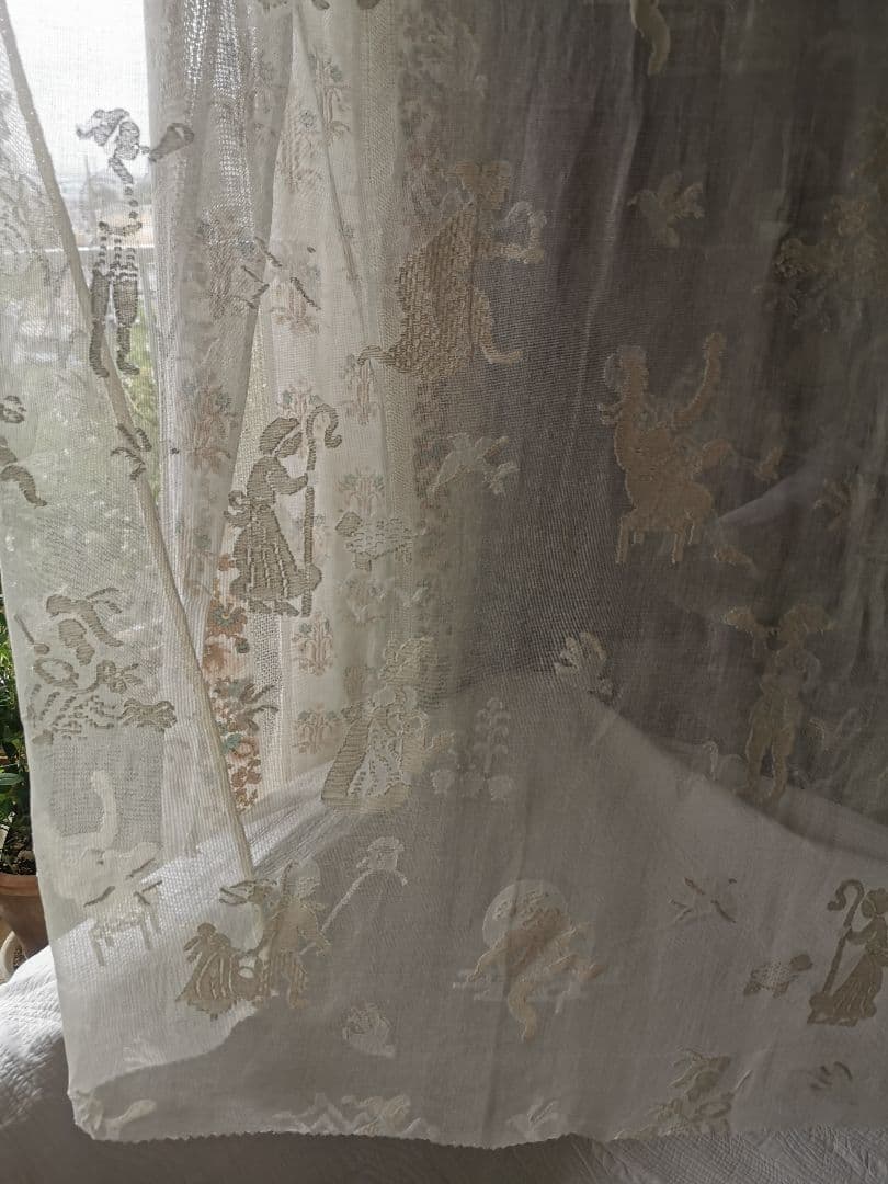 アンティーク お伽話 童話 マドラスレース幅広カーテンパネル ナーサリーライム