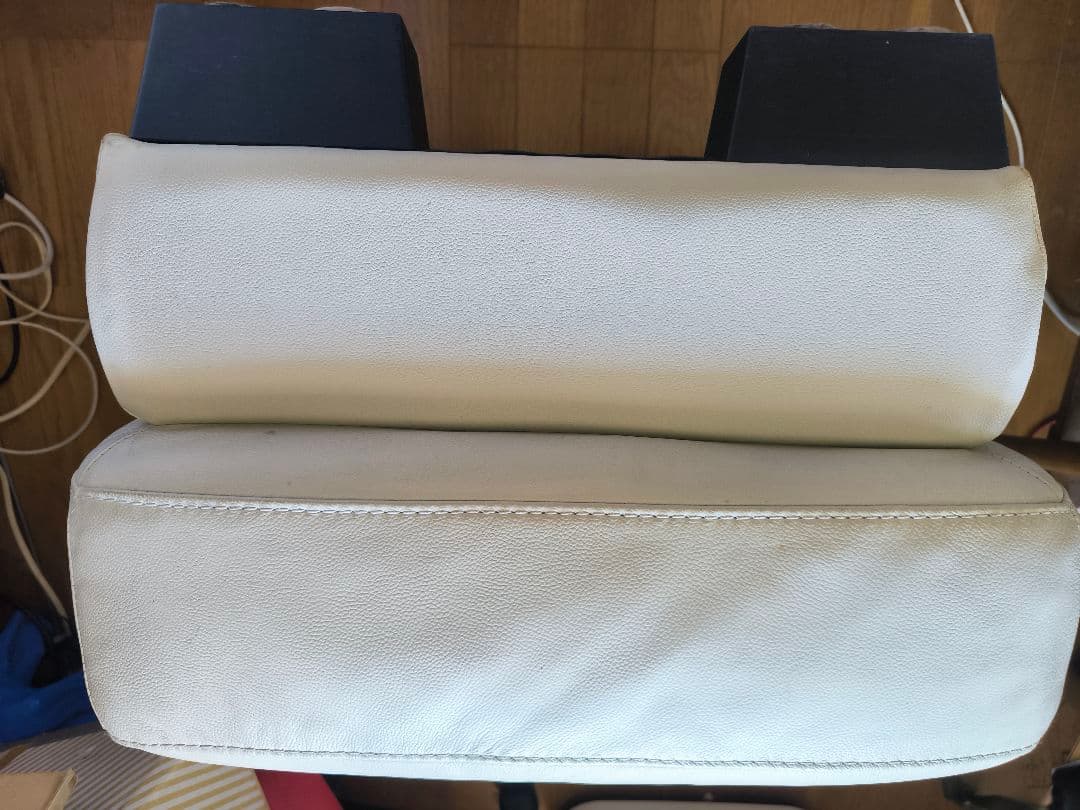 オットマン　大塚家具 ホワイト　革