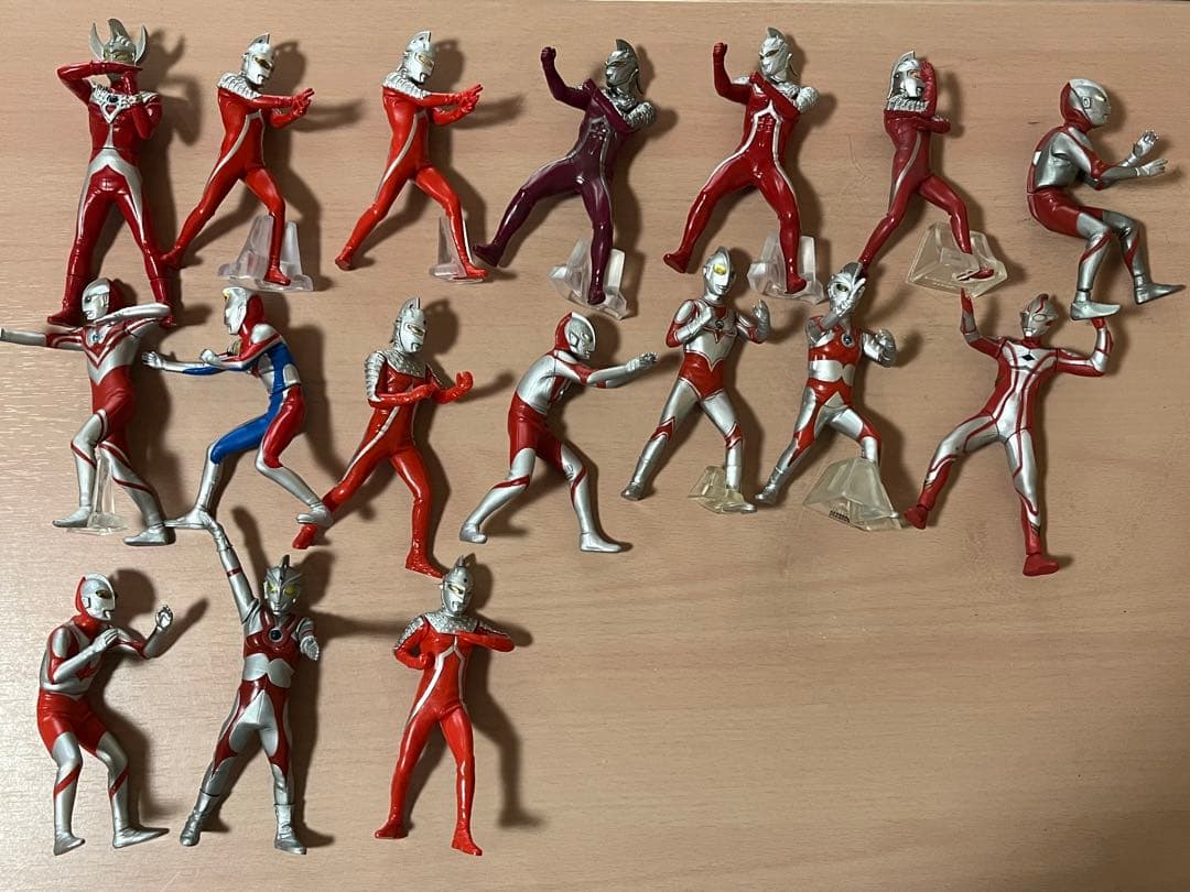 ウルトラマン、セブン、タロウなどフィギュア　11〜12cm大　17体セット