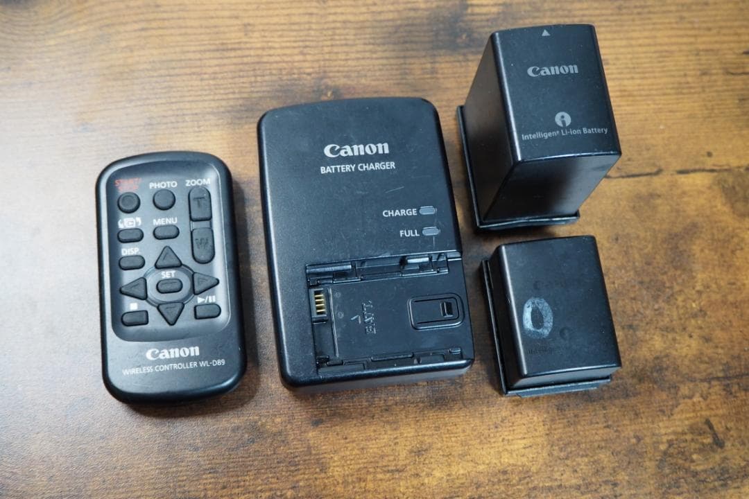 s*3様 【付属品多数】キャノン ビデオカメラ iVIS HF G10 11年製