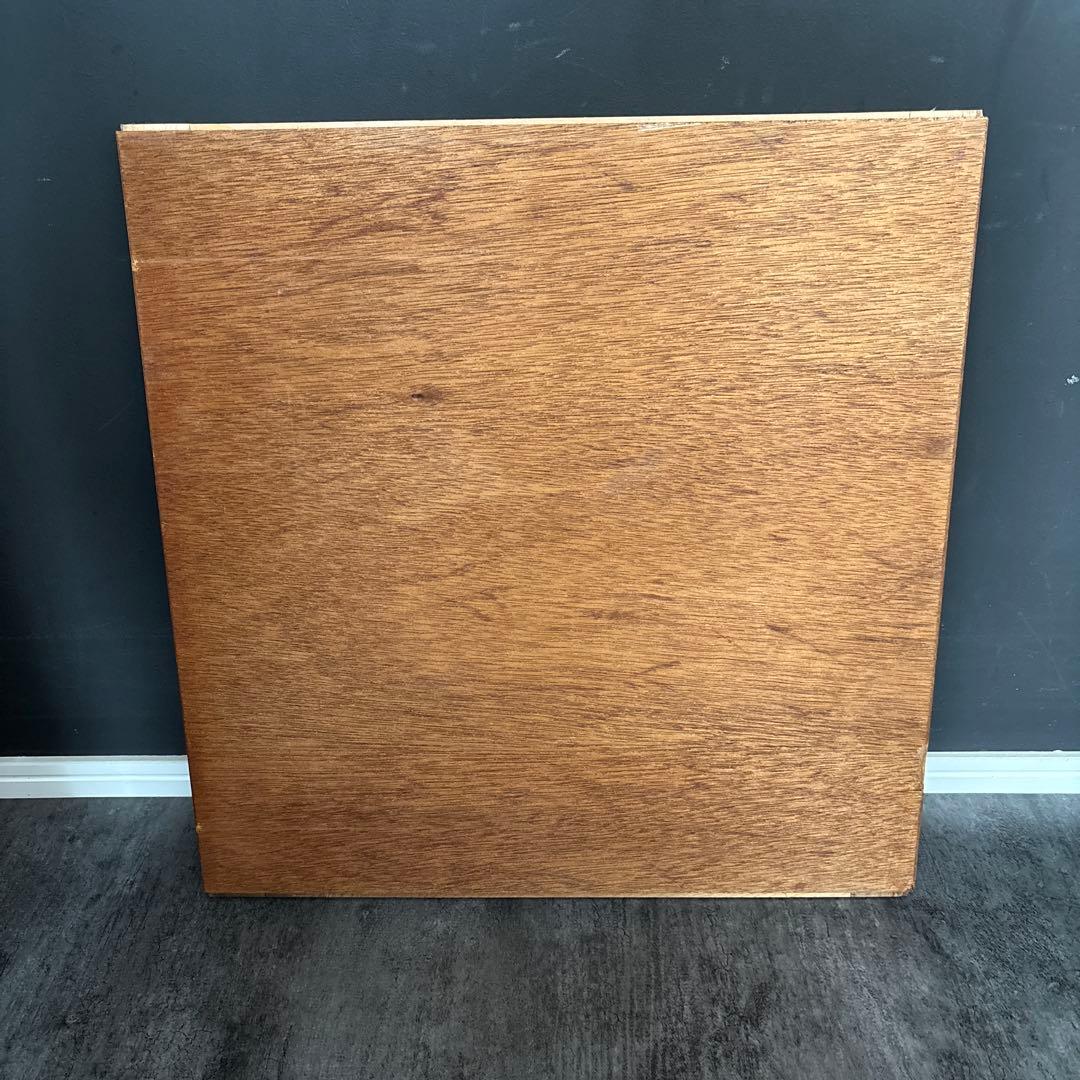 木製引戸　木製扉　家具装飾　花模様　木材　彫刻　木細工　ウッドウォールパネル