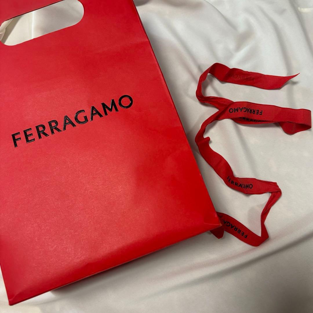 FERRAGAMO バレッタ