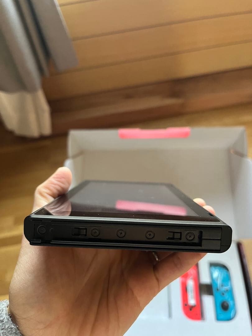 Nintendo Switch本体と 大乱闘スマッシュブラザーズのカセット