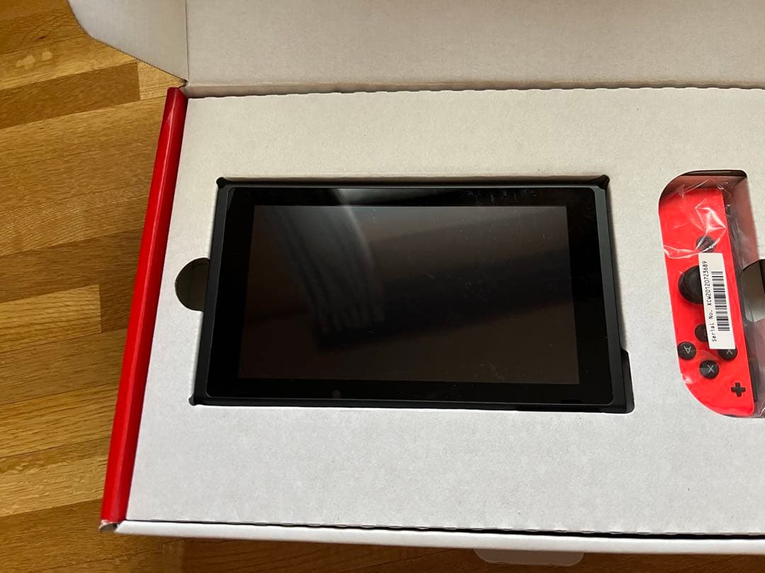 Nintendo Switch本体と 大乱闘スマッシュブラザーズのカセット