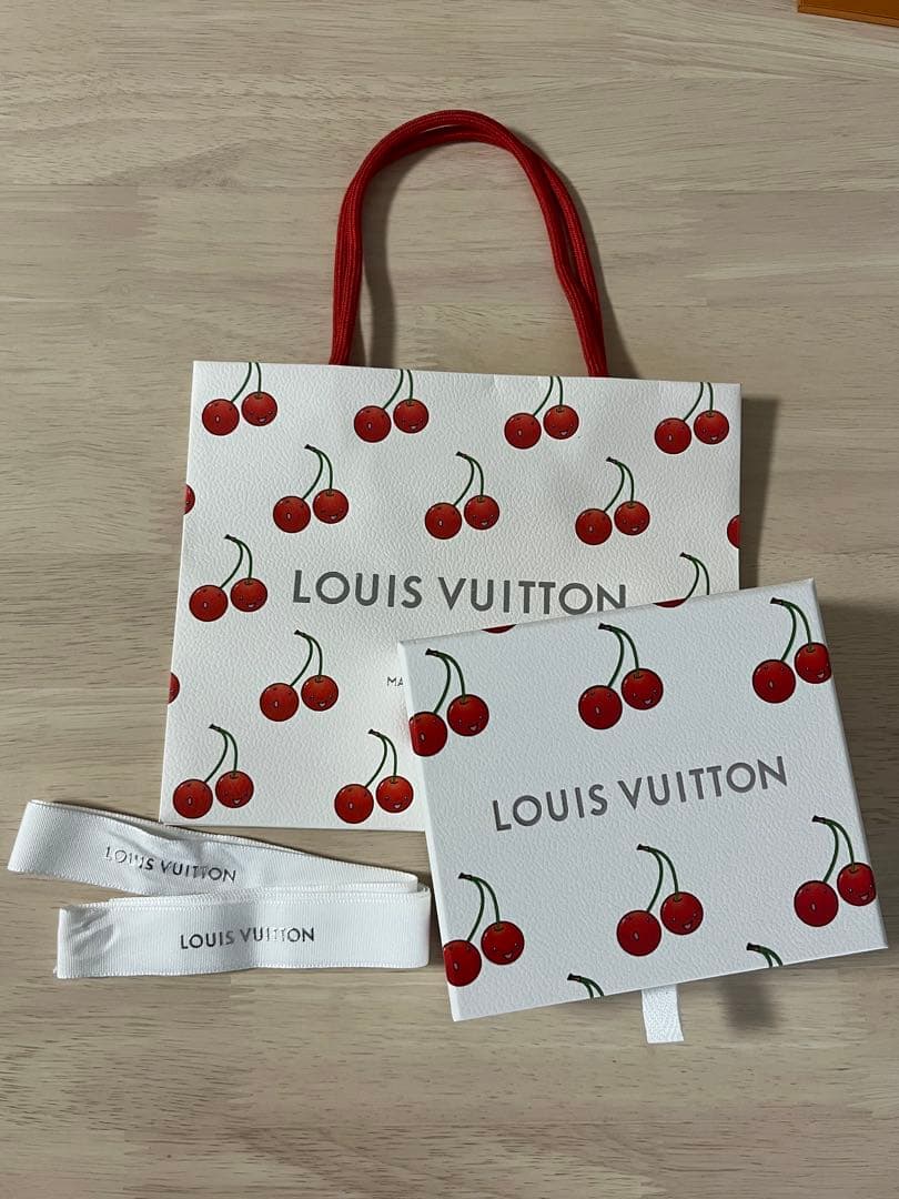 ルイヴィトン×村上隆 チェリー柄 ギフトボックス ショッパー