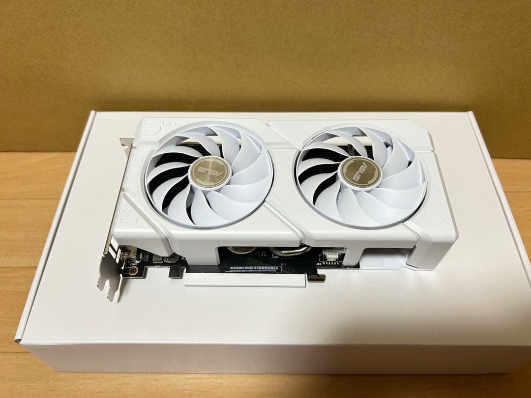 グラフィックボード・グラボ・ビデオカード ASUS Dual GeForce RTX 4060 Ti EVO White