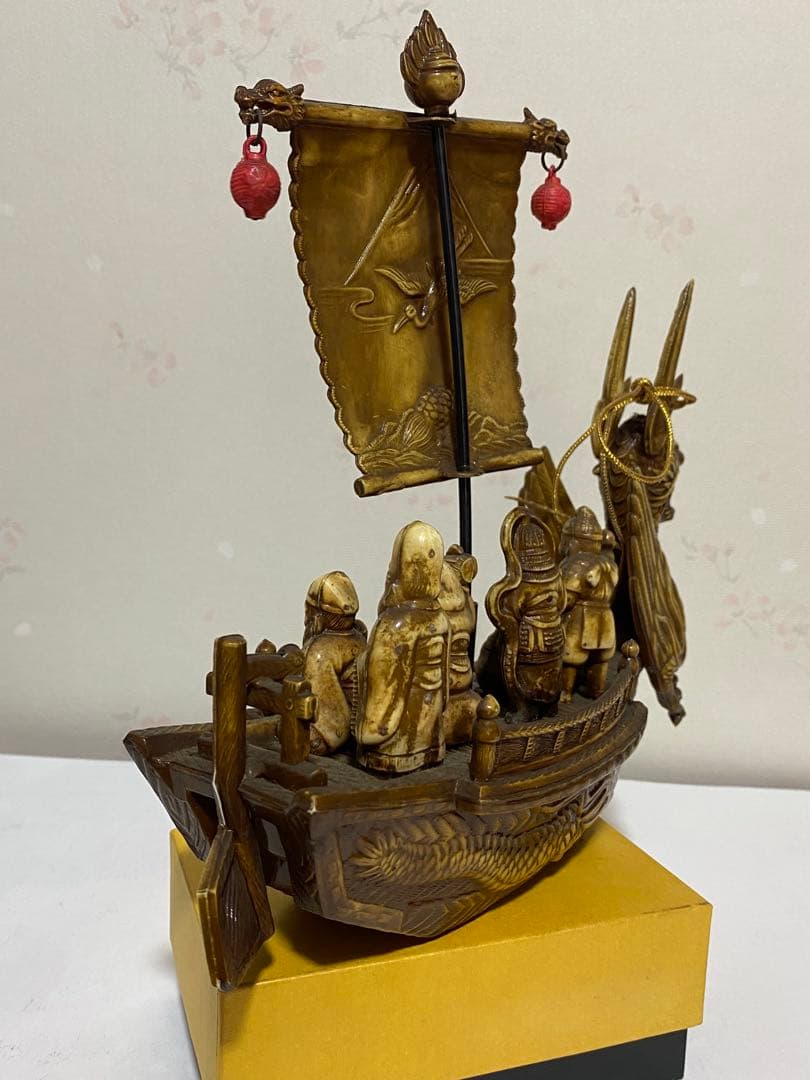 ♦セルロイド製 細密 龍に七福神宝船縁起物 置物飾り 富士山 鶴に亀 骨董品