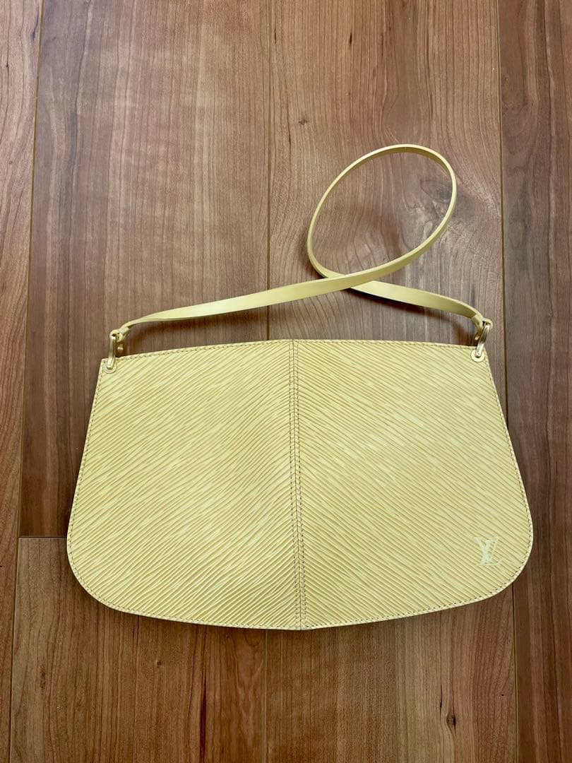 ルイヴィトン（LOUIS VUITTON）エピ　ポシェット・ドゥミリュンヌ