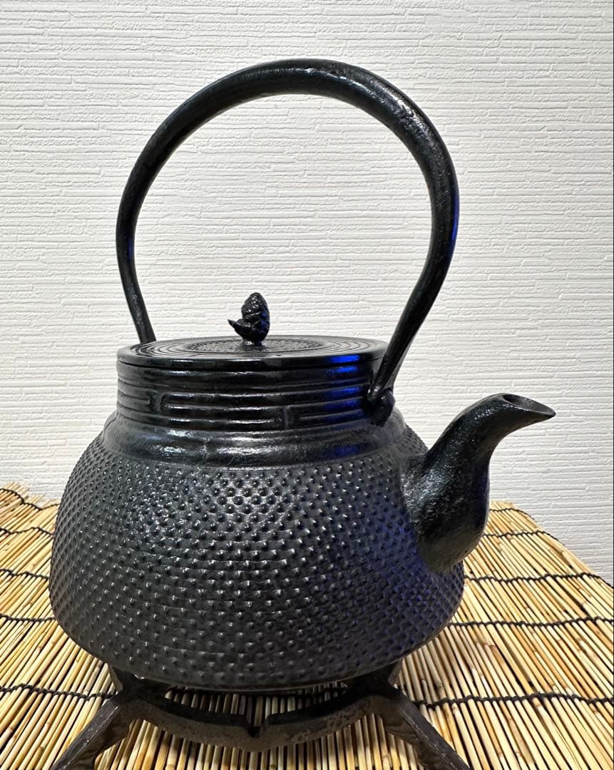 未使用品、供箱、栞、タグ付　南部天正堂作２０型コシキアラレ　南部鉄瓶　南部鉄器