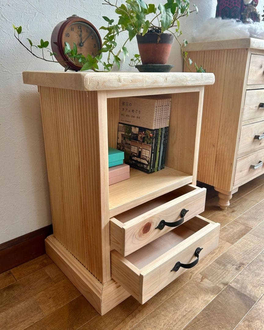 【ハンドメイド】国産ひのき使用　デザインサイドチェスト　アンティーク