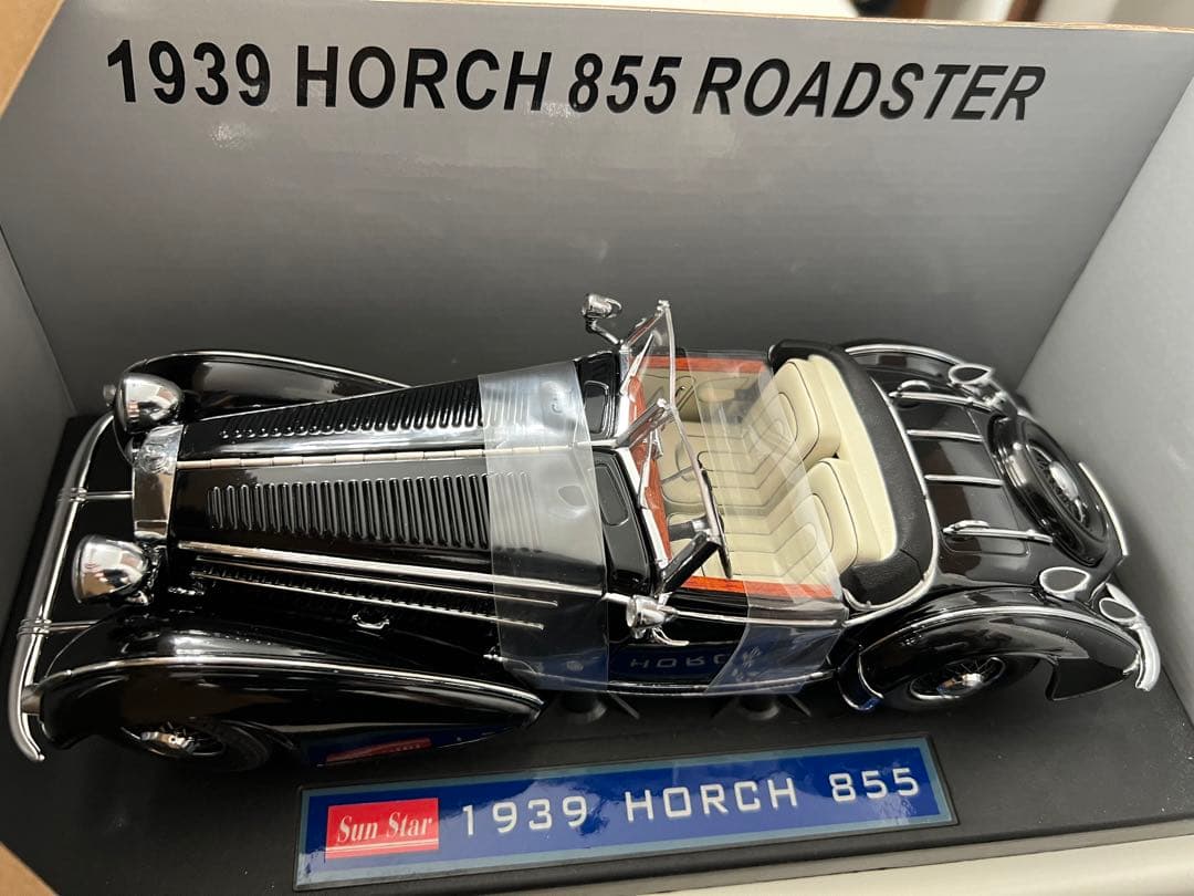 ミニカー Sun Star 1939 HORCH 855 ROADSTER 1:18