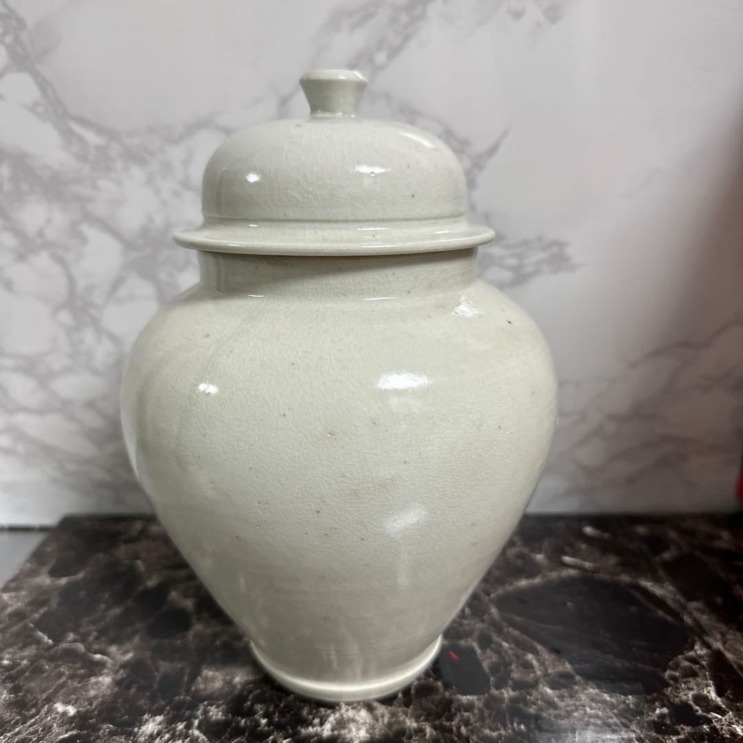 古伊万里、白磁、壺、　共葢、箱付き。