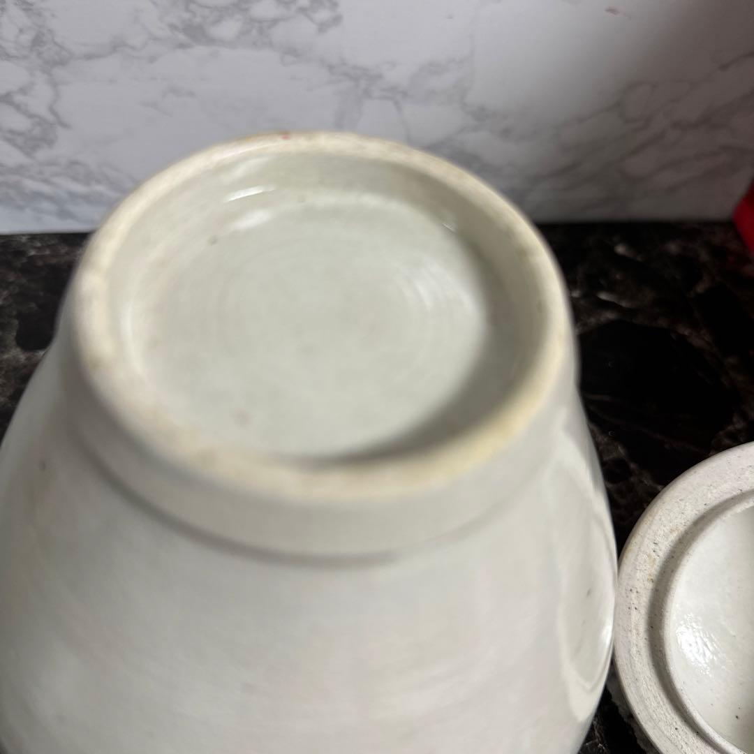 古伊万里、白磁、壺、　共葢、箱付き。