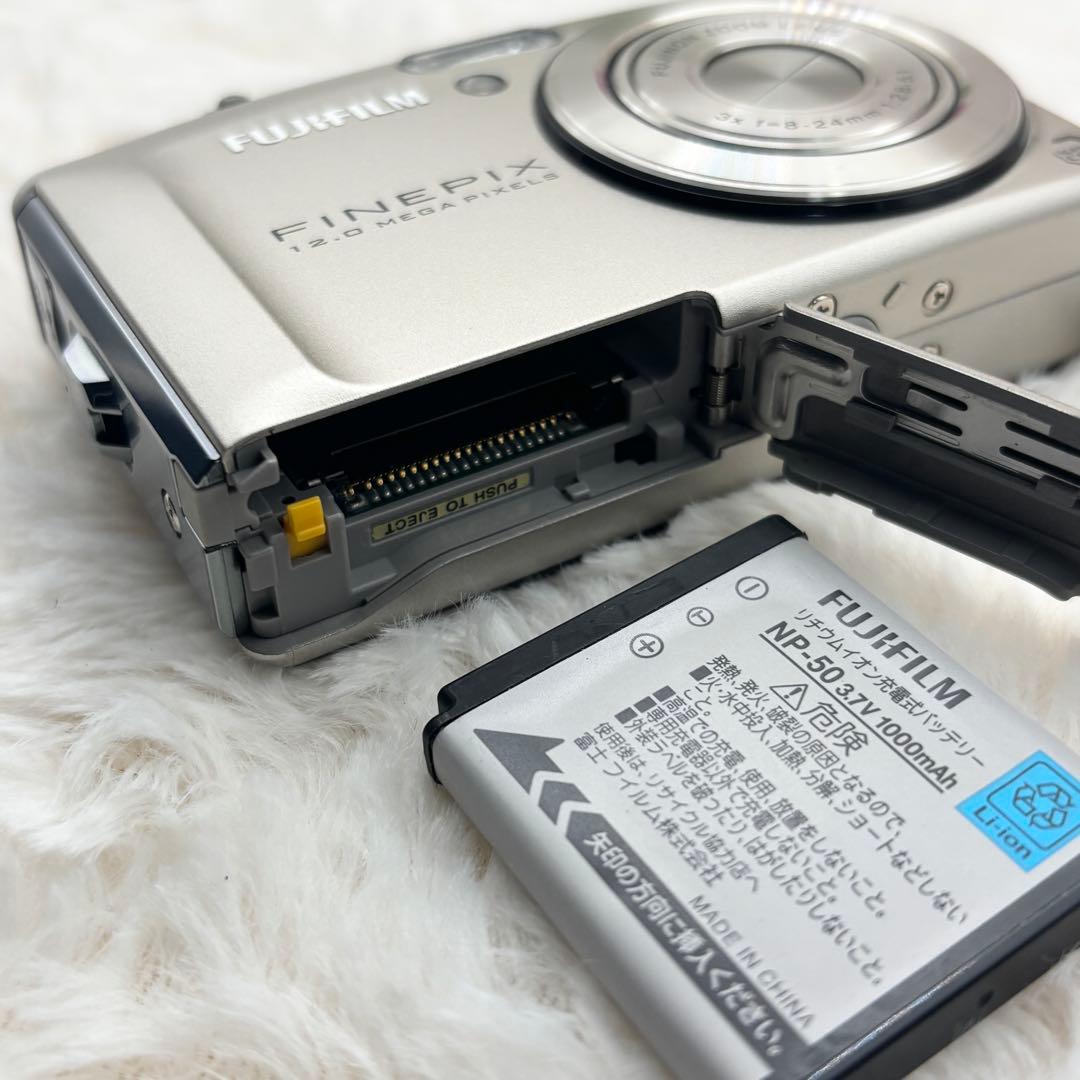 美品 FUJIFILM FinePix F50fd シルバー 動作確認済み