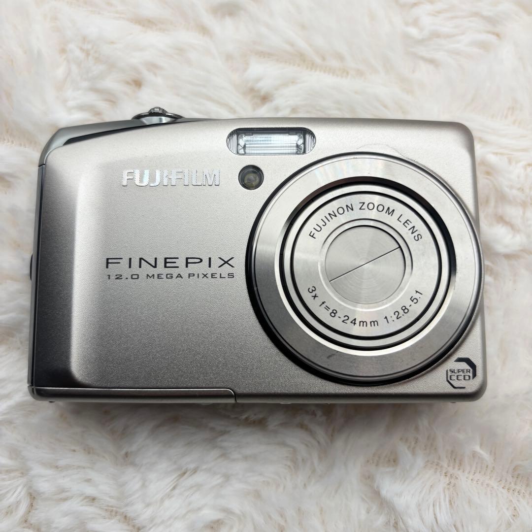 美品 FUJIFILM FinePix F50fd シルバー 動作確認済み
