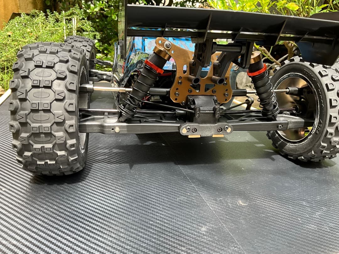 1/8 電動トラックRTR　ブラックパンサー