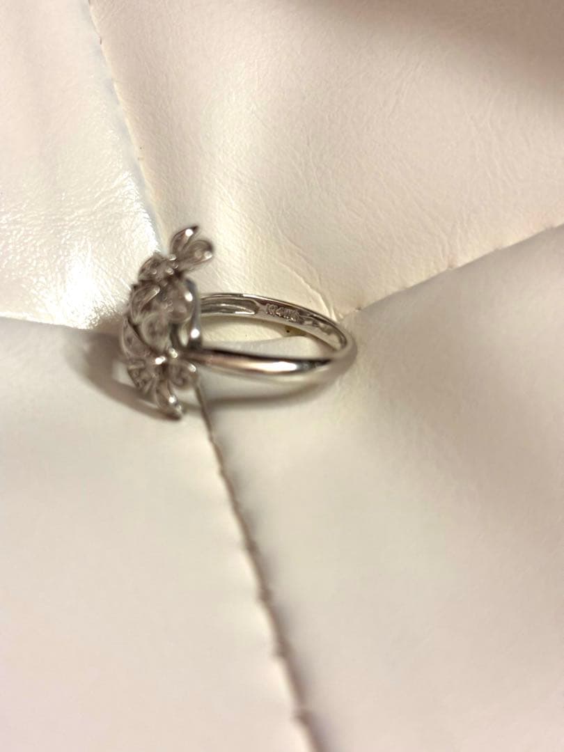 ホワイトゴールド　フラワー　ダイヤモンド　リング
