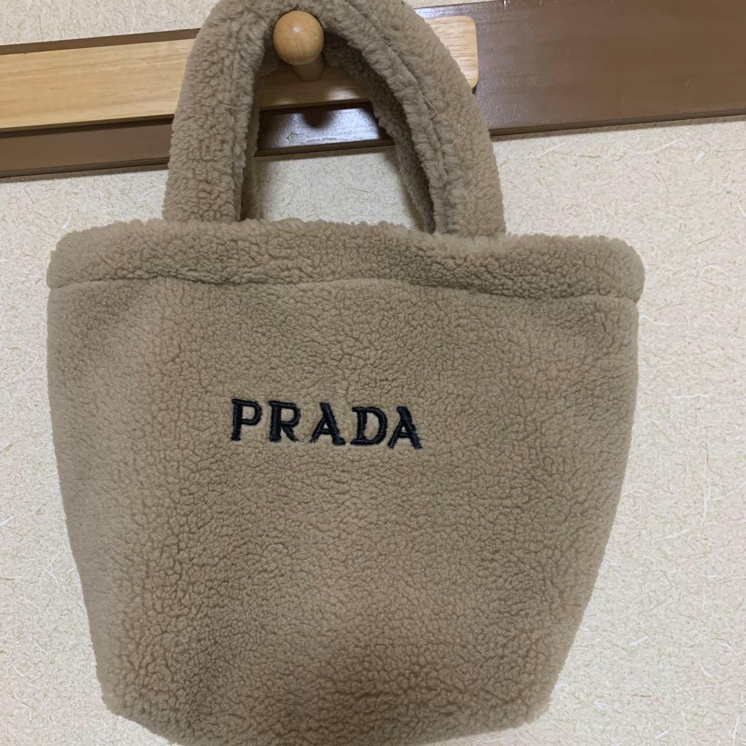 プラダノベルティ新品未使用フリースハンドバッグ ベージュ