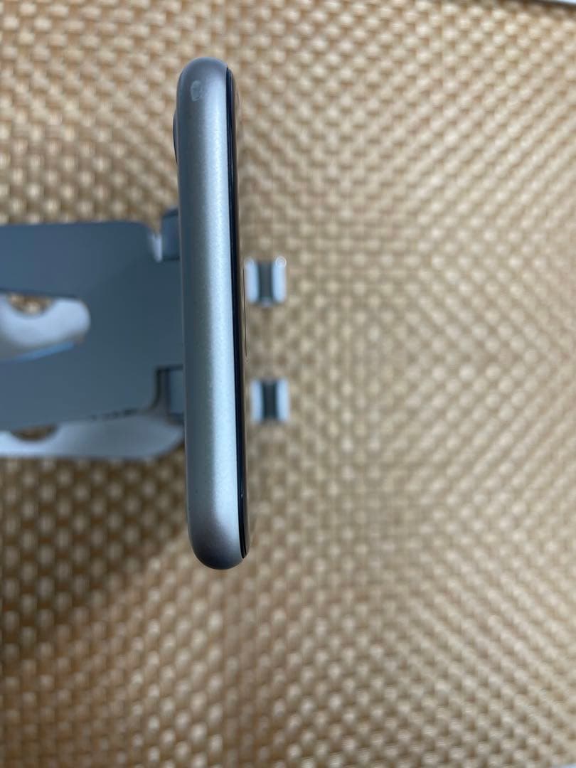 iPhone SE 第3世代 64 GB スターライトSIMフリー【67637】