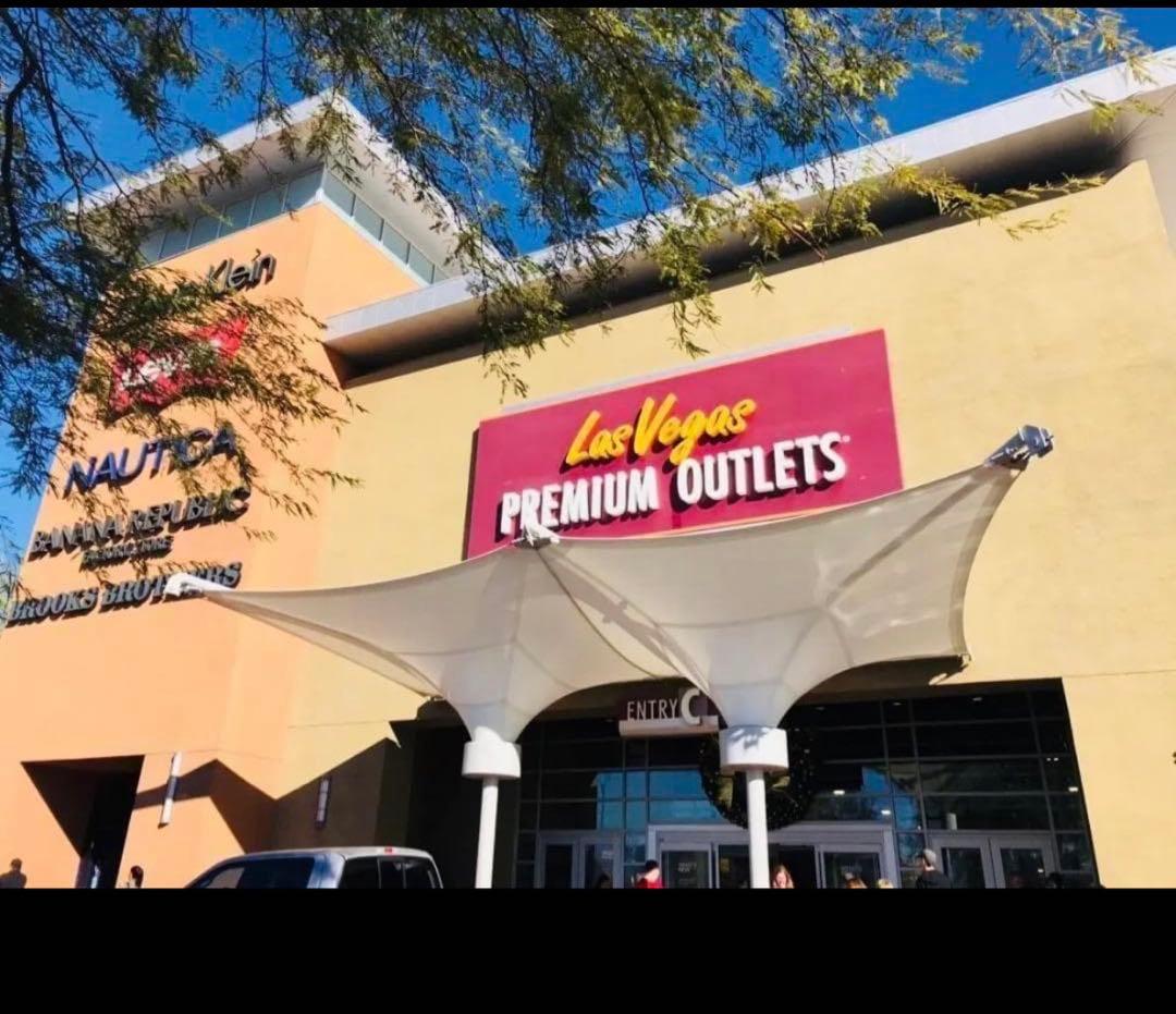 人気のcoachコーチシグネチャーチェリープリントミディアム二つ折り財布