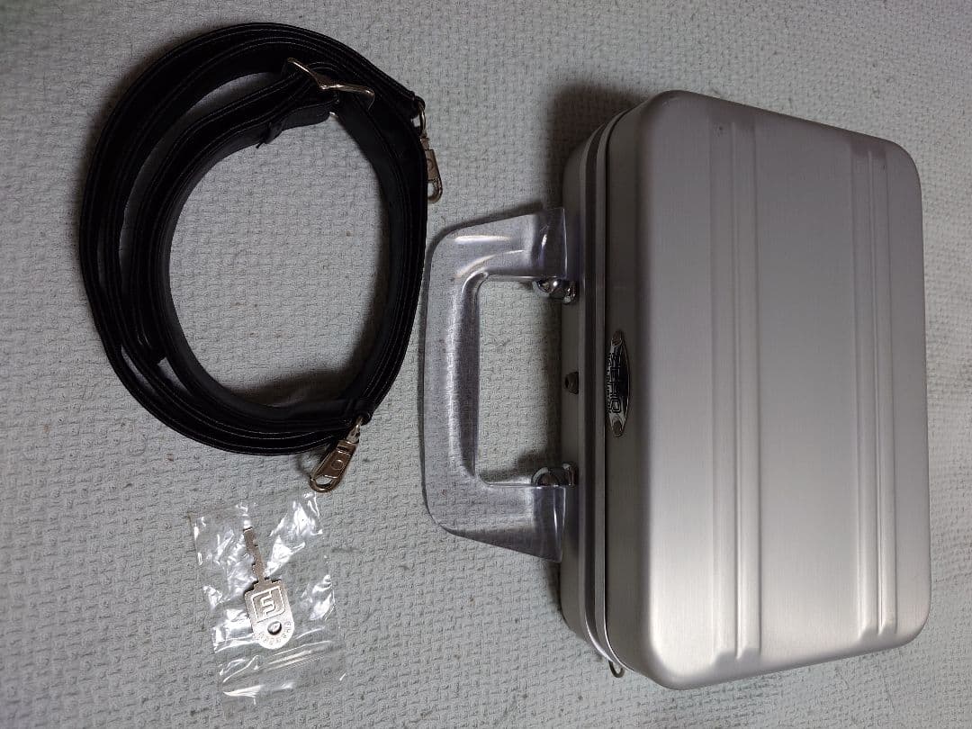ゼロハリバートン　LMA-SI コンパクトアタッシュケース シルバー