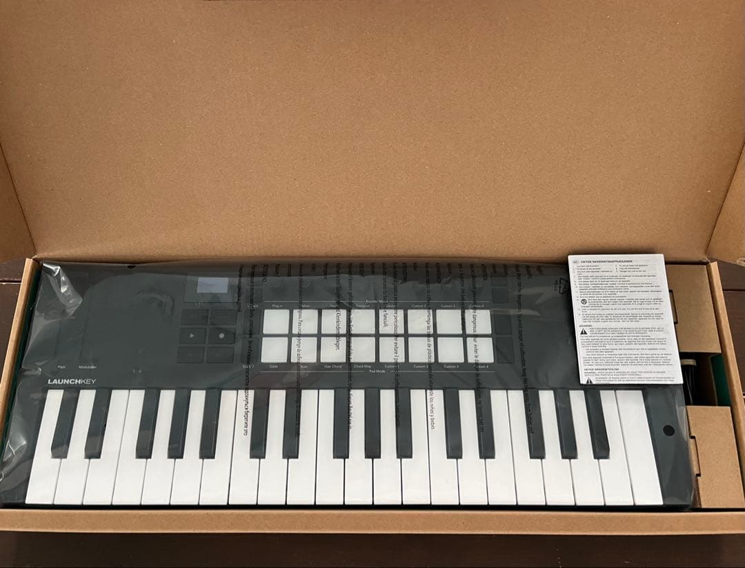 【新品に近い】Launchkey Mini 37 MK4 MIDIキーボード